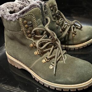 Earth Green Ankle Boots with Fur Lining